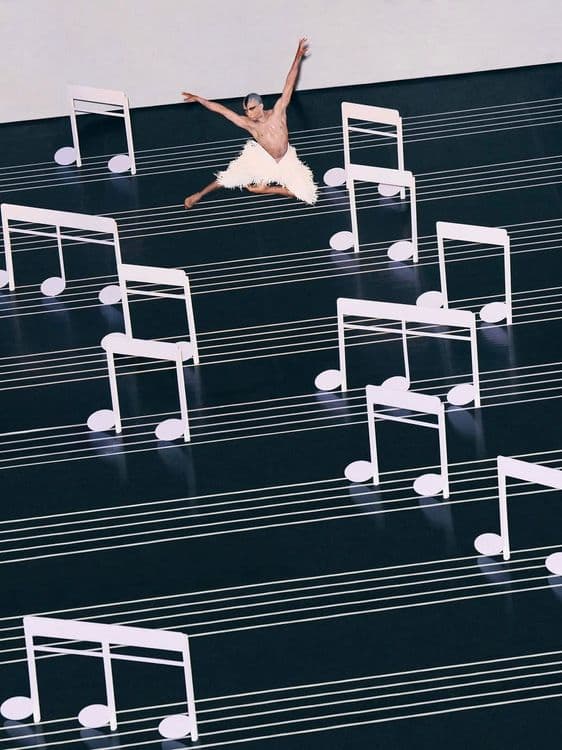 Man Fantastic China - Swan Lake